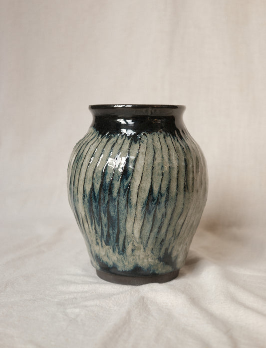 Black and Reactive White Vase